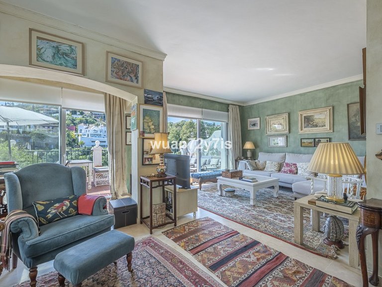 Villa for Sale in La Quinta, Malaga 4