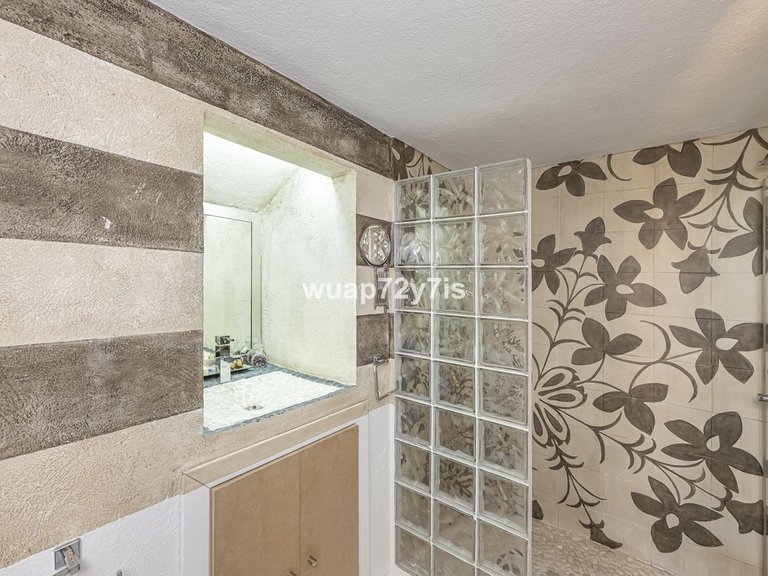 Villa for Sale in La Quinta, Malaga 56