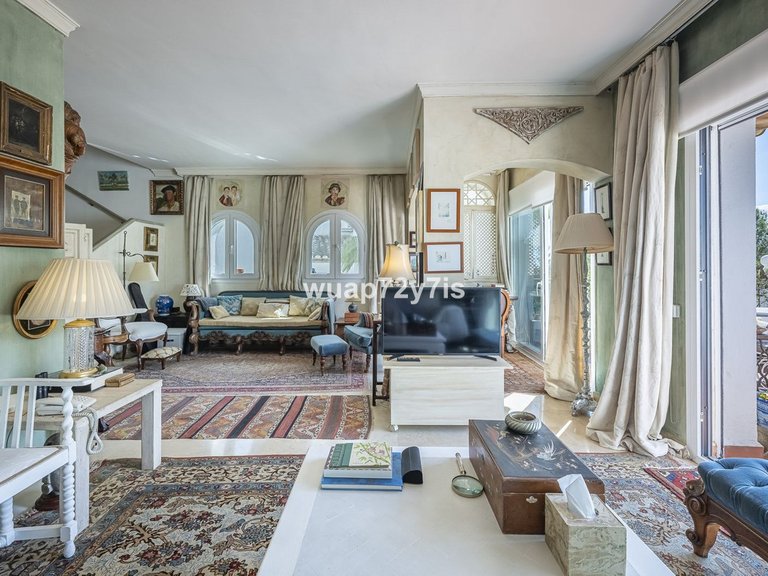 Villa for Sale in La Quinta, Malaga 8