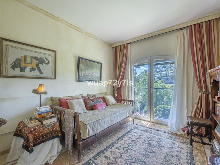 Villa for Sale in La Quinta, Malaga 9