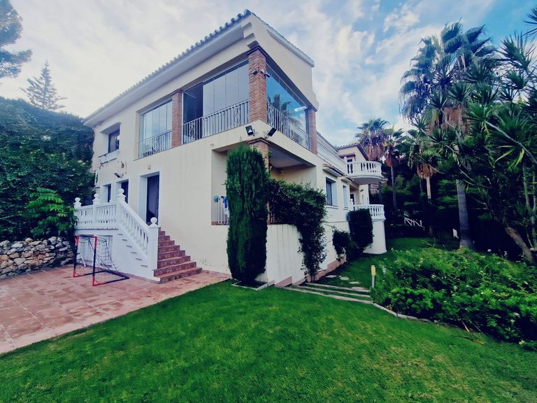 Villa for Sale in El Paraiso, Malaga 2