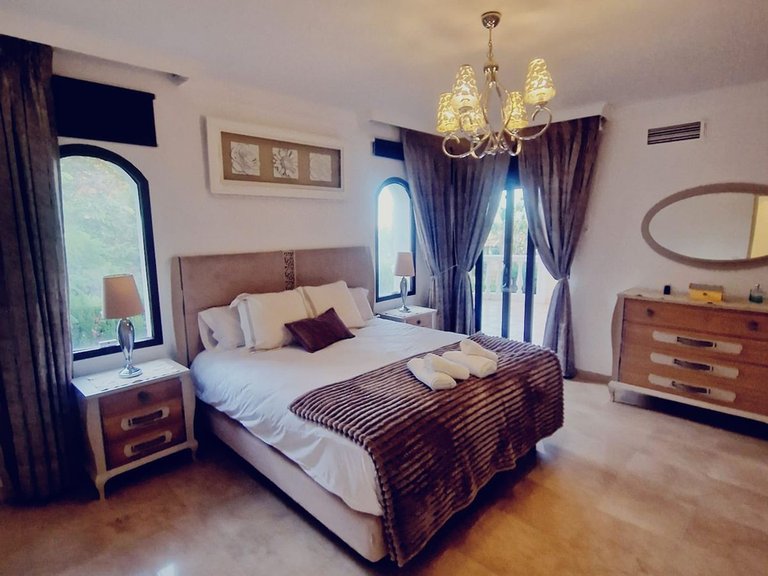 Villa for Sale in El Paraiso, Malaga 24
