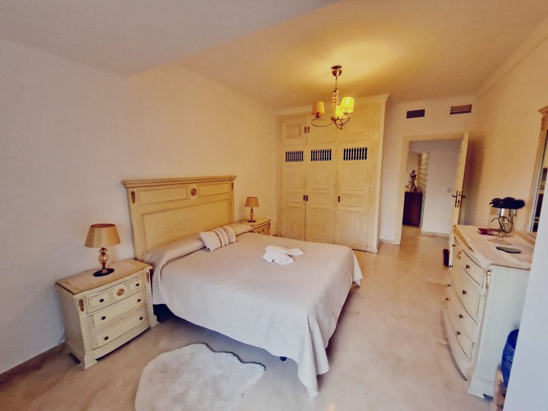 Villa for Sale in El Paraiso, Malaga 28