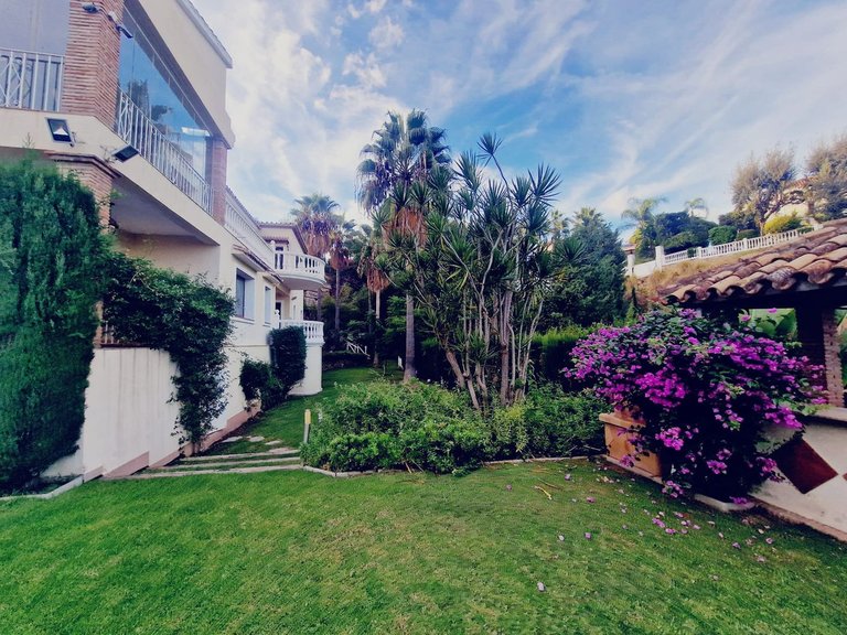 Villa for Sale in El Paraiso, Malaga 3