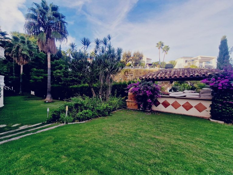Villa for Sale in El Paraiso, Malaga 30