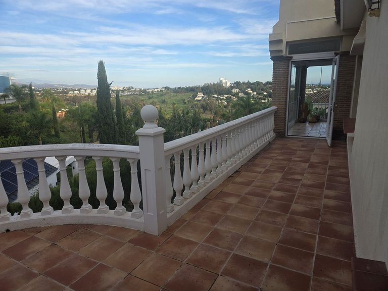 Villa for Sale in El Paraiso, Malaga 7