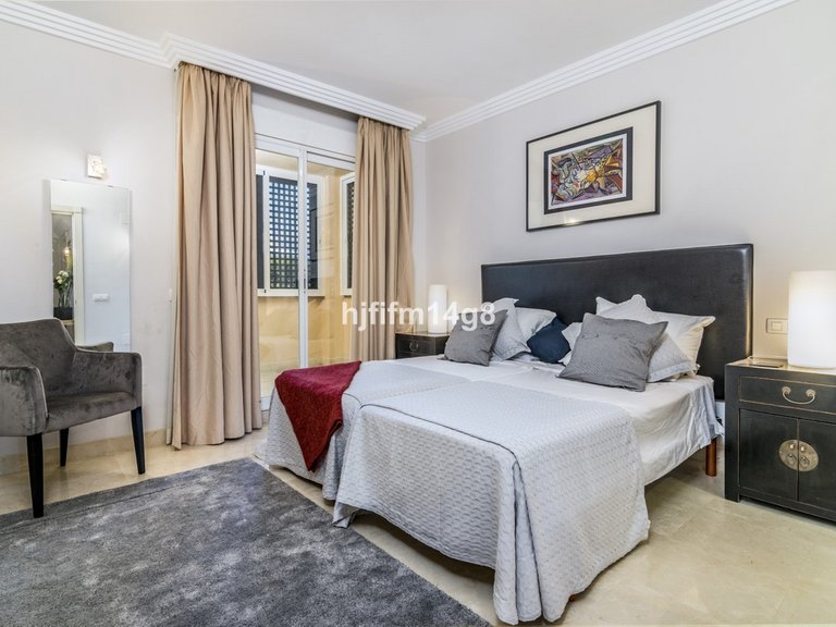 Apartment for Sale in Nueva Andalucía, Malaga 10