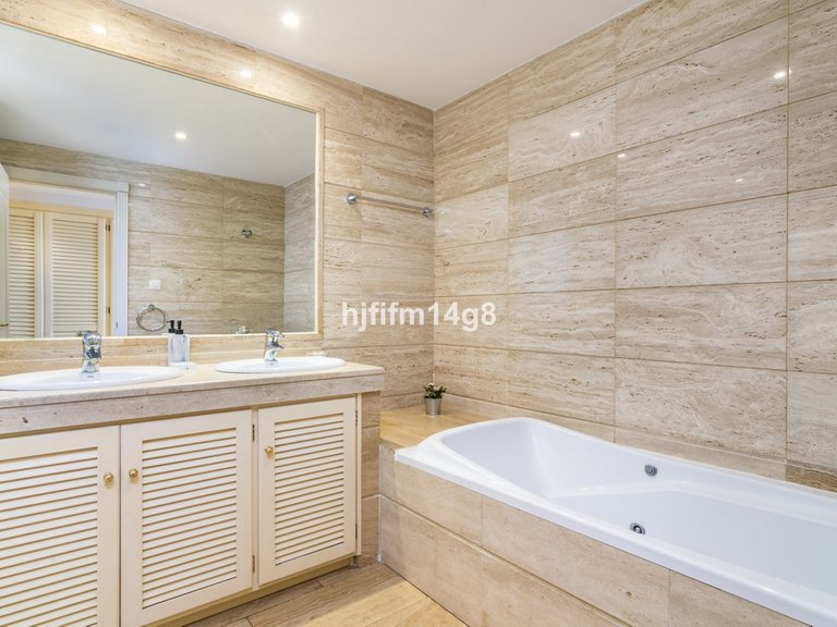 Apartment for Sale in Nueva Andalucía, Malaga 11