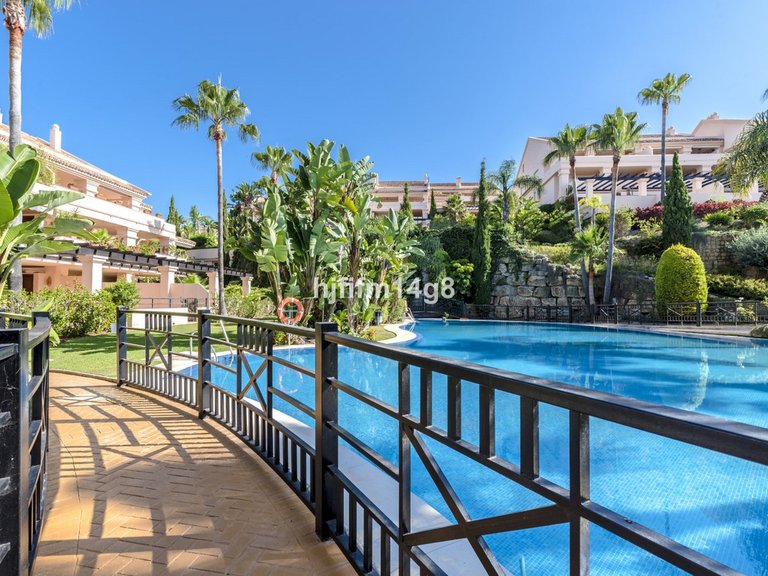 Apartment for Sale in Nueva Andalucía, Malaga 18