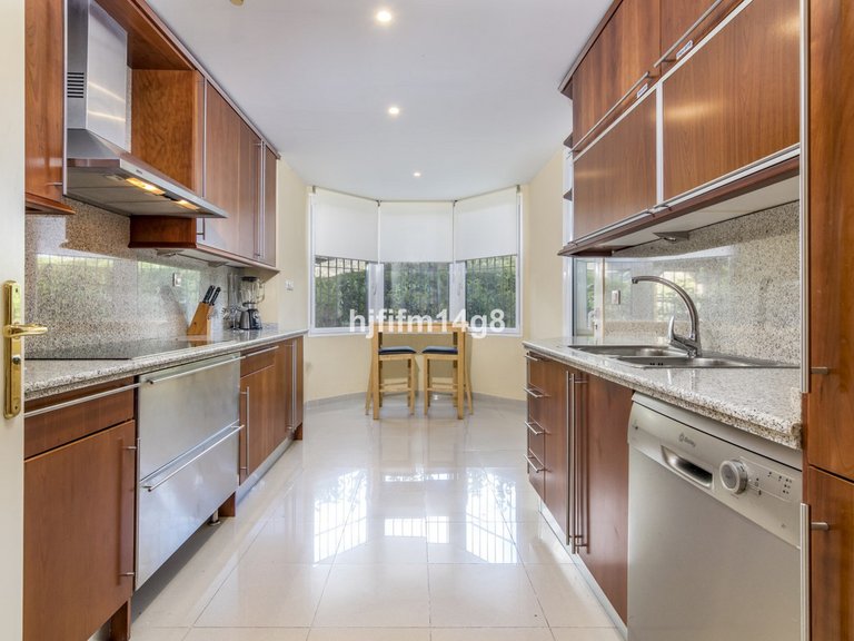 Apartment for Sale in Nueva Andalucía, Malaga 8
