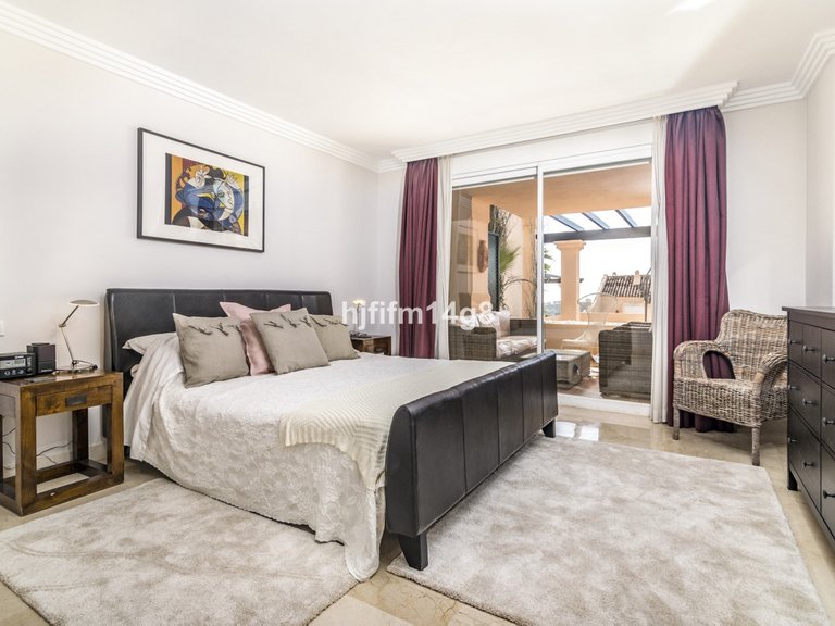 Apartment for Sale in Nueva Andalucía, Malaga 9