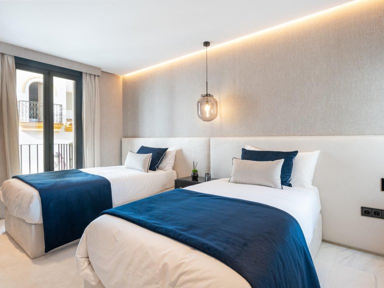 Apartment for Sale in Costa del Sol, Puerto Banús, Malaga 17