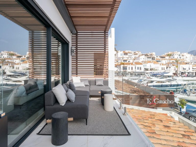 Apartment for Sale in Costa del Sol, Puerto Banús, Malaga 2