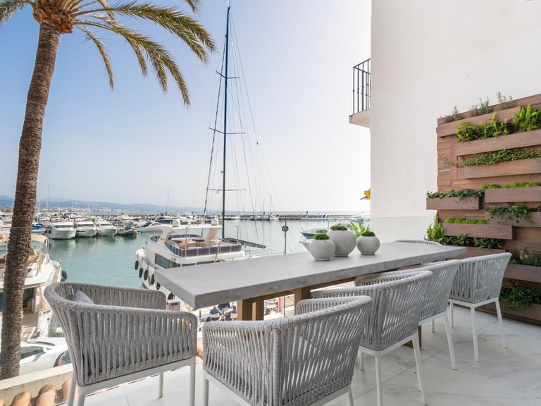 Apartment for Sale in Costa del Sol, Puerto Banús, Malaga 3