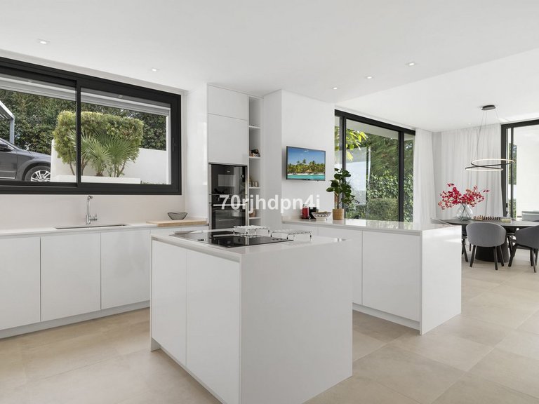 Villa for Sale in Marbella, Malaga 10