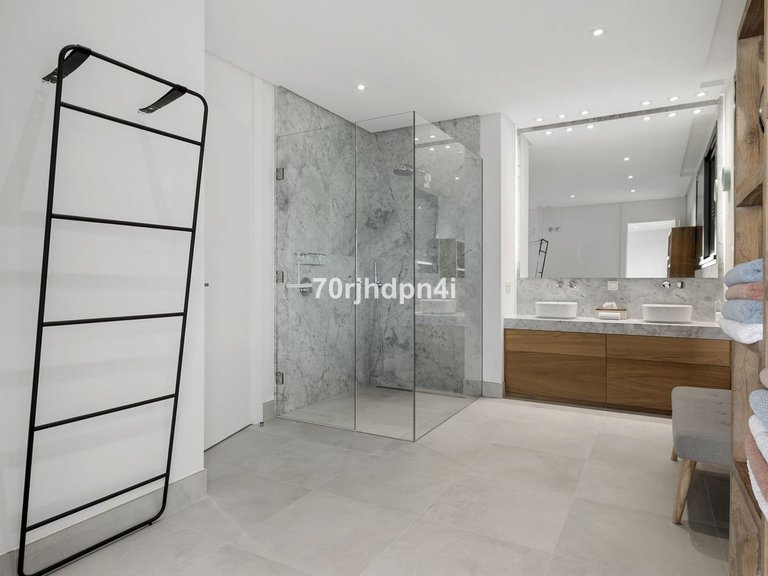 Villa for Sale in Marbella, Malaga 31