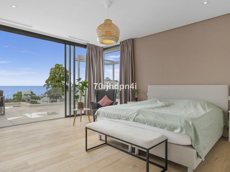 Villa for Sale in Marbella, Malaga 44