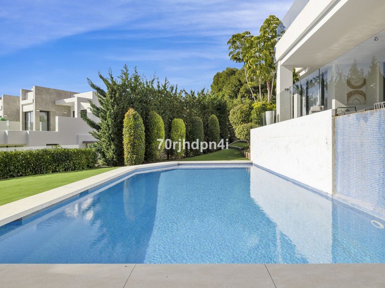 Villa for Sale in Marbella, Malaga 54