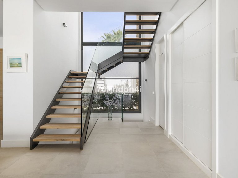Villa for Sale in Marbella, Malaga 8