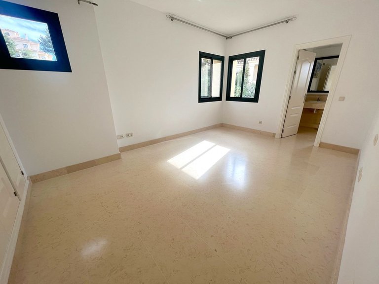 Apartment for Sale in Benahavís, Malaga 10