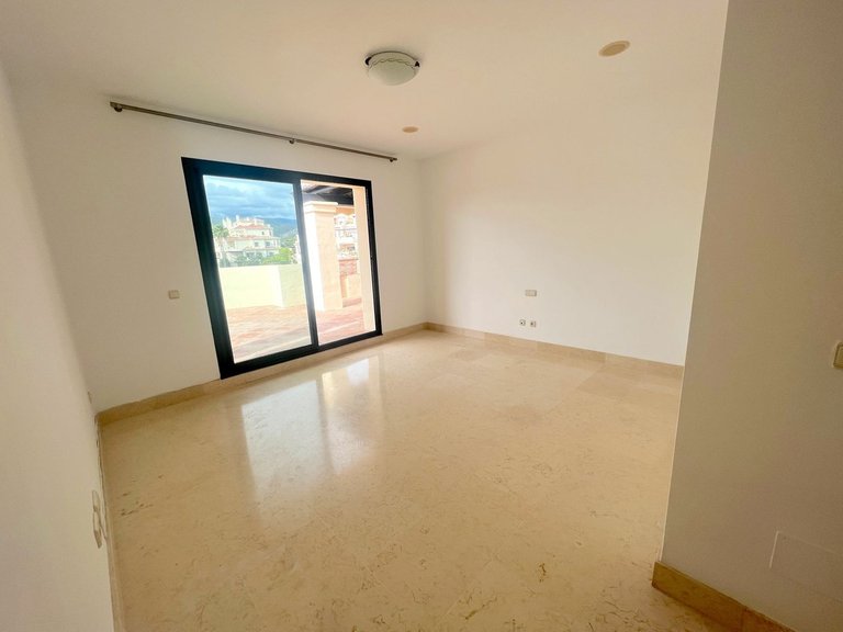 Apartment for Sale in Benahavís, Malaga 11