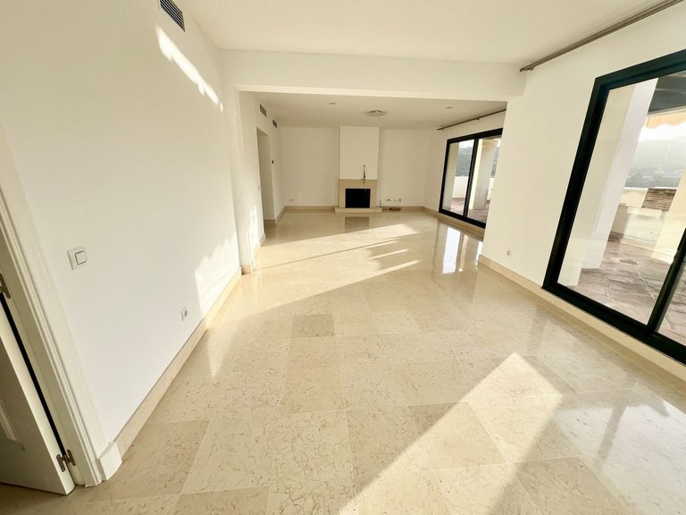Apartment for Sale in Benahavís, Malaga 14