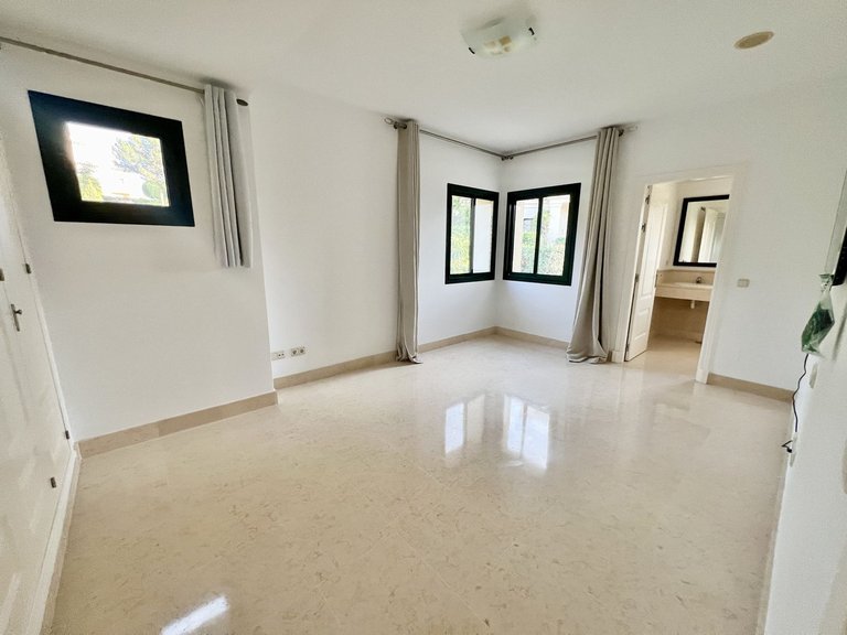 Apartment for Sale in Benahavís, Malaga 15