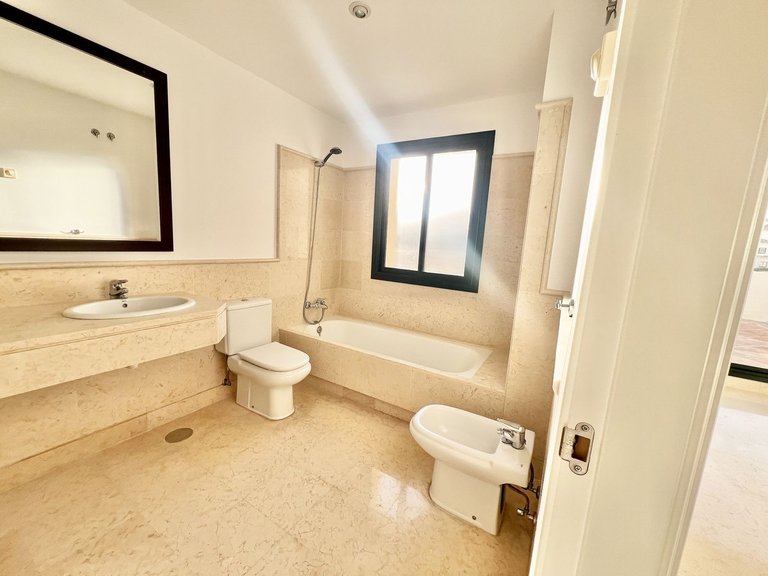 Apartment for Sale in Benahavís, Malaga 18