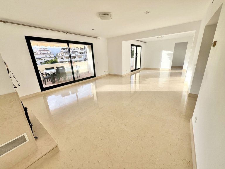 Apartment for Sale in Benahavís, Malaga 9