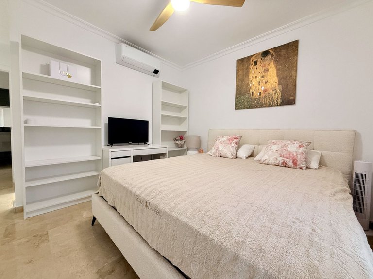 Apartment for Sale in The Golden Mile, Malaga 6