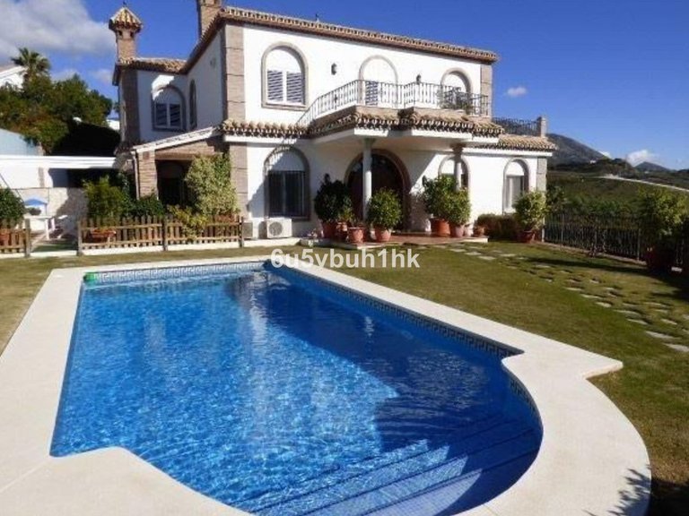 Villa for Sale in Mijas Costa, Malaga 1