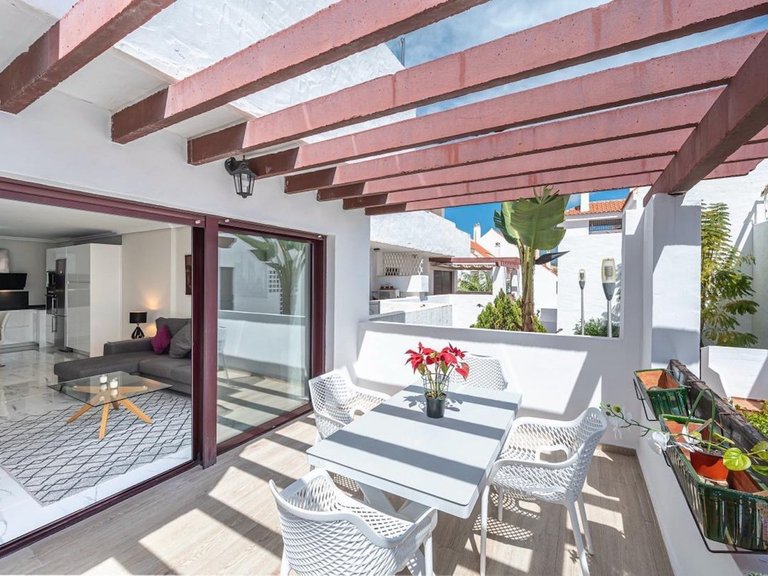 Apartment for Sale in Nueva Andalucía, Malaga 1