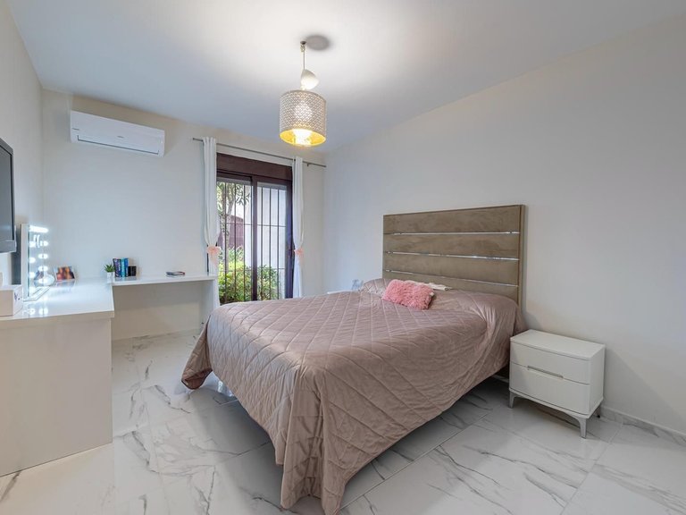 Apartment for Sale in Nueva Andalucía, Malaga 11