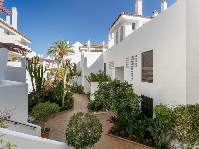 Apartment for Sale in Nueva Andalucía, Malaga 14