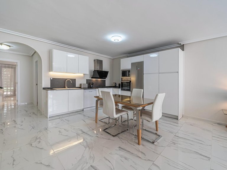 Apartment for Sale in Nueva Andalucía, Malaga 4