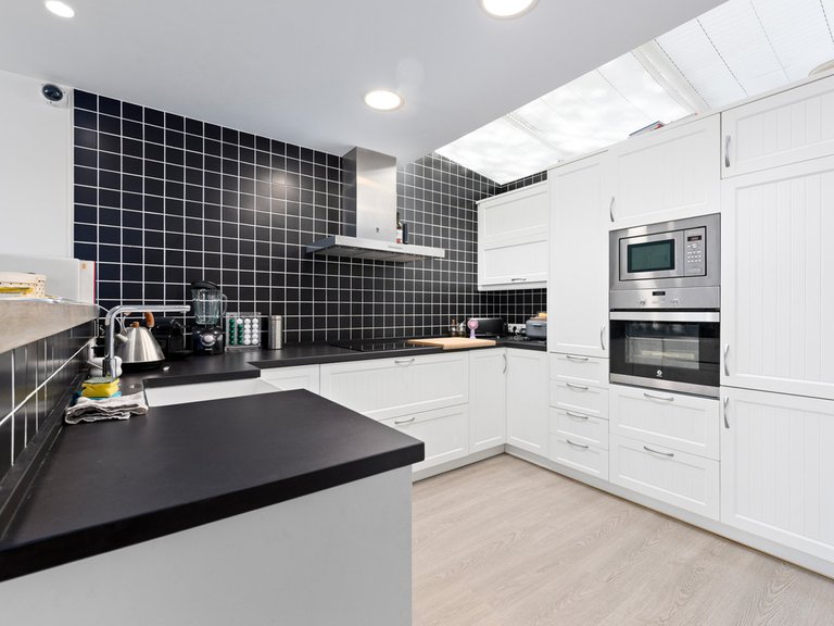 Villa for Sale in La Quinta, Malaga 13