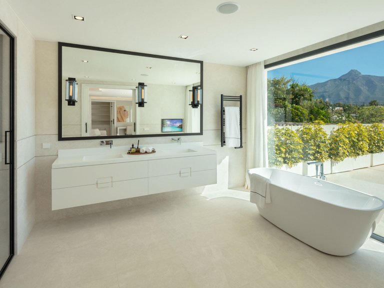 Villa for Sale in Nueva Andalucía, Malaga 22