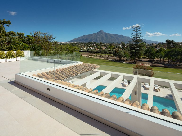 Villa for Sale in Nueva Andalucía, Malaga 26