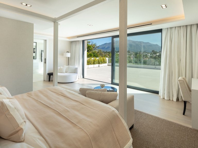 Villa for Sale in Nueva Andalucía, Malaga 27