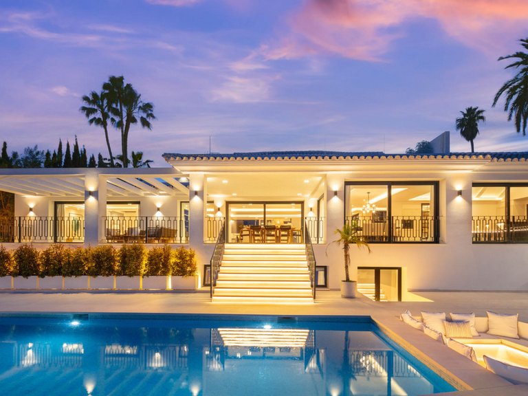 Villa for Sale in Nueva Andalucía, Malaga 36