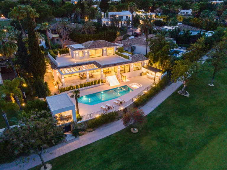 Villa for Sale in Nueva Andalucía, Malaga 37