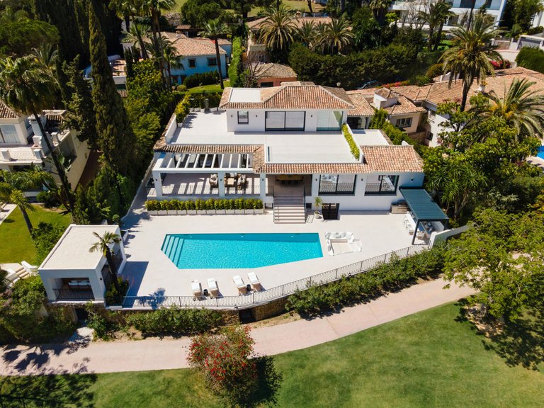 Villa for Sale in Nueva Andalucía, Malaga 40