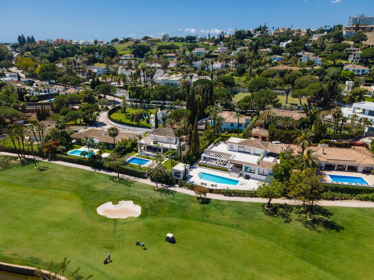 Villa for Sale in Nueva Andalucía, Malaga 41