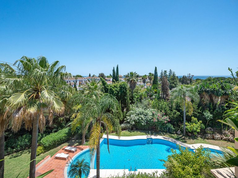 Apartment for Sale in The Golden Mile, Malaga 1