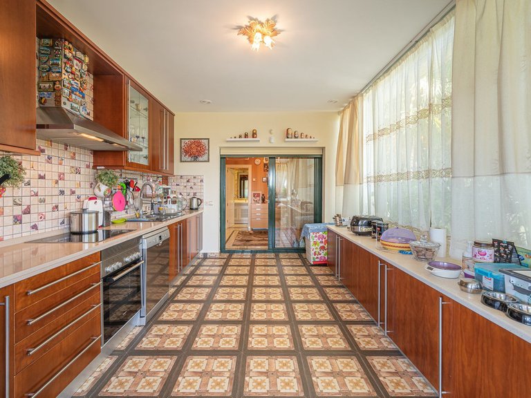 Apartment for Sale in The Golden Mile, Malaga 10