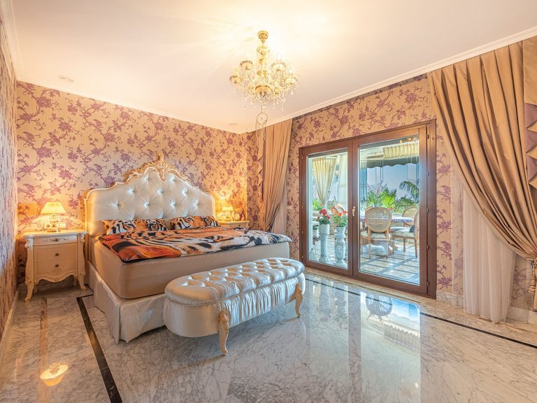 Apartment for Sale in The Golden Mile, Malaga 11