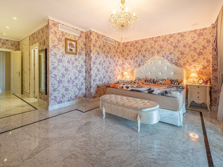 Apartment for Sale in The Golden Mile, Malaga 12