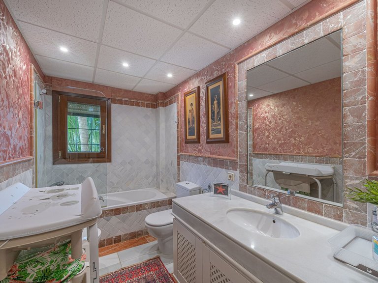 Apartment for Sale in The Golden Mile, Malaga 14