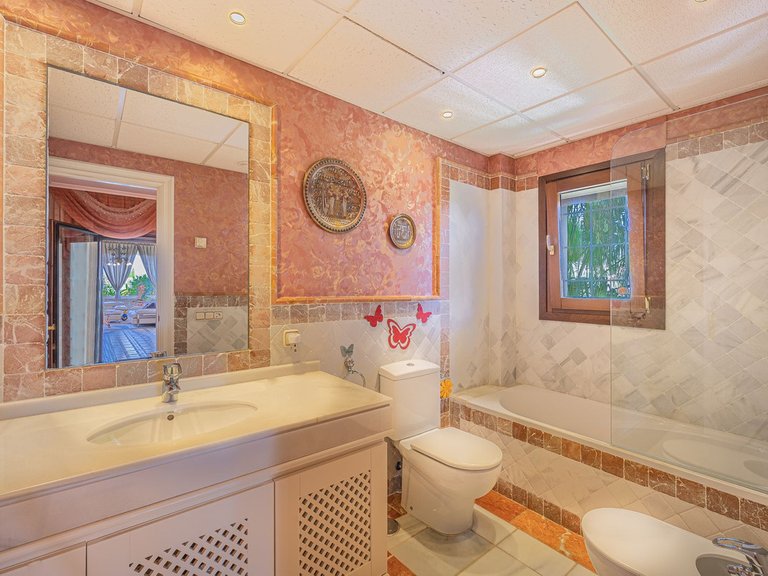 Apartment for Sale in The Golden Mile, Malaga 15
