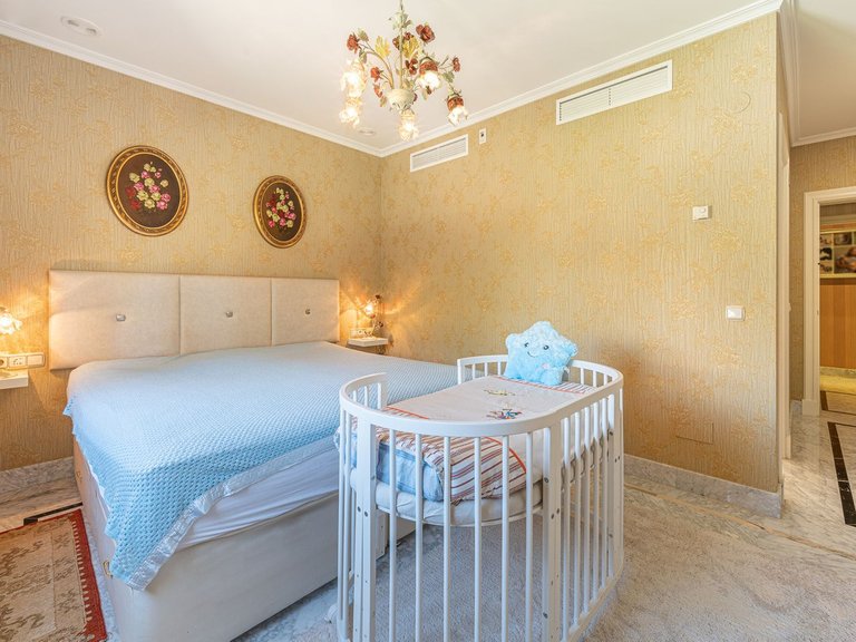 Apartment for Sale in The Golden Mile, Malaga 16